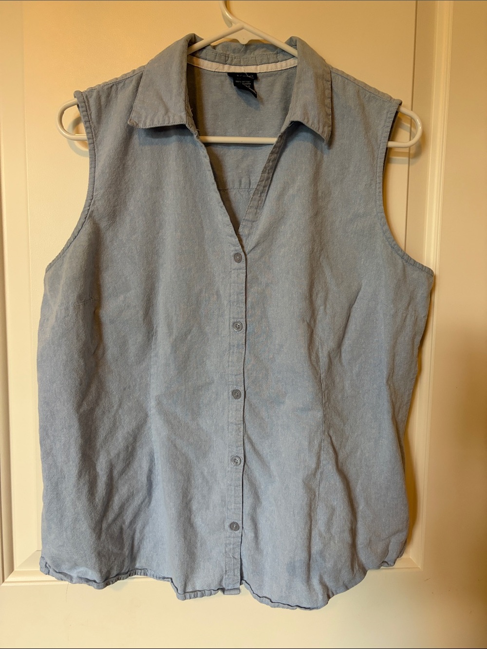 Basic Editions Light Blue Button-Front Sleeveless Top